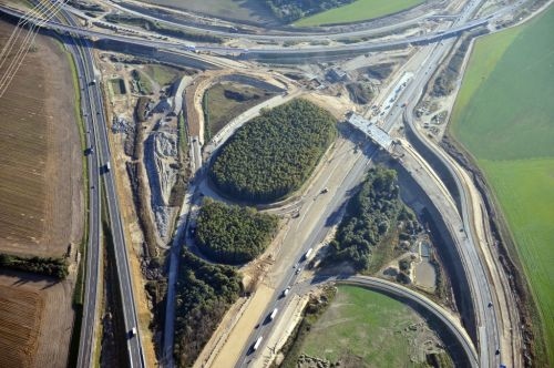 https://de.m.wikipedia.org/wiki/Datei:Baustelle_Autobahndreieck_Kreuz_Barnim_20121002_by_euroluftbild.de.jpg